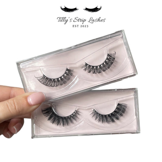 2 RANDOM LASHES